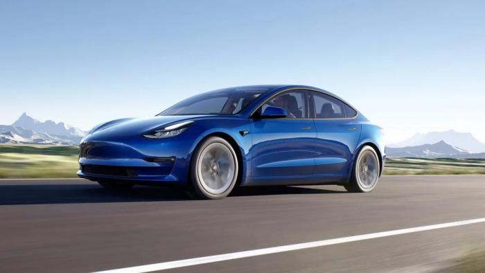 Tesla модель три